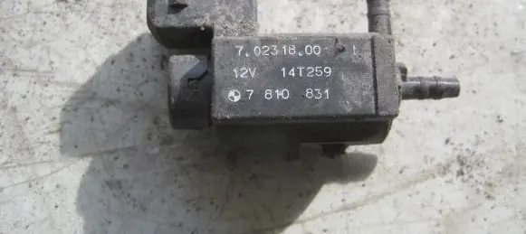 BMW 5 F10 F11 Vacuum valve 70231800
