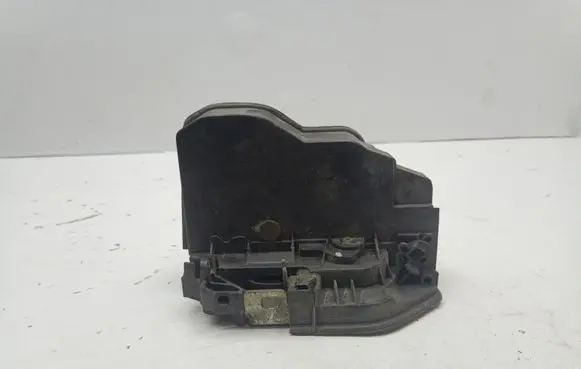 BMW 1 E81 E87 Front door lock 7167077