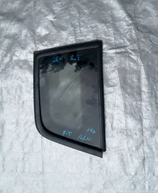 Jeep Renegade Rear side window