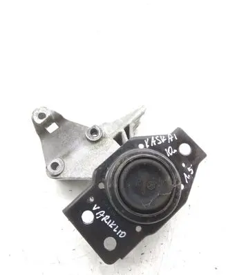 Nissan Qashqai Engine mount bracket
