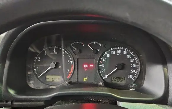 Speedometer (instrument cluster)