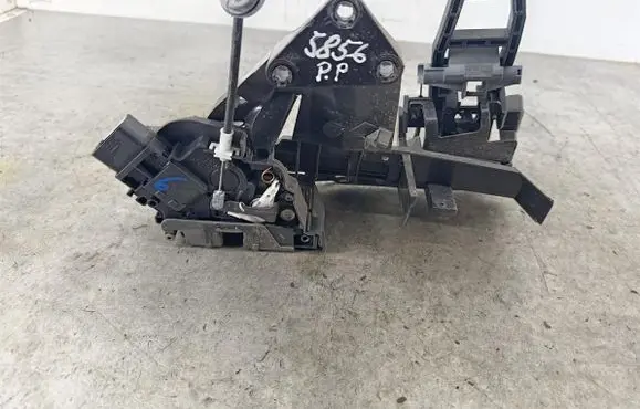 Ford Focus Front door lock 7M5AR21812AA
