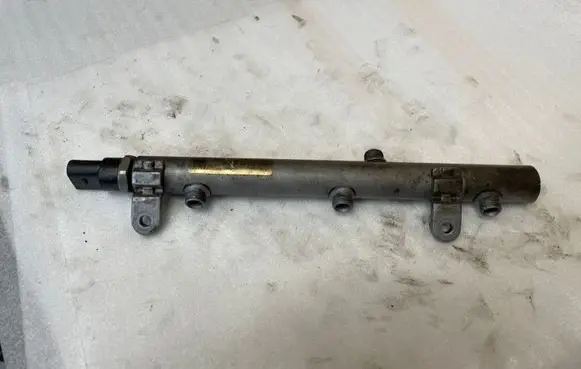 Mercedes-Benz E W211 Fuel main line pipe A6420700695