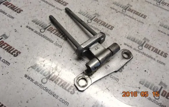 Lexus LS 430 Rear door upper hinge