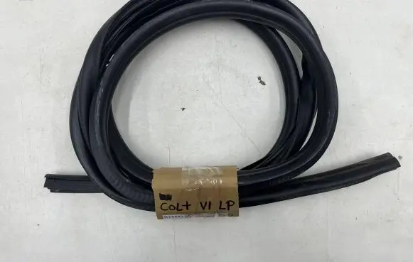 Mitsubishi Colt Front door rubber seal