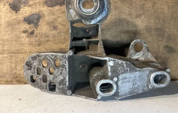 Audi A6 S6 C5 4B Engine mounting bracket 4B0199351D