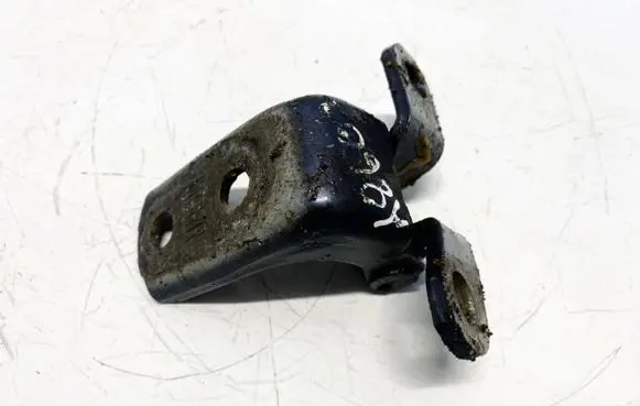 Honda CR-V Rear door lower hinge