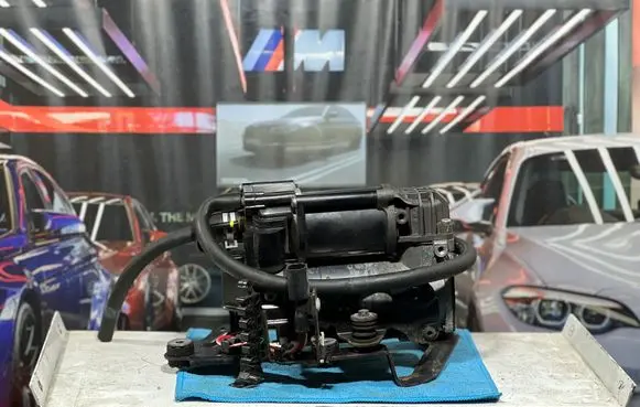 BMW 5 G30 G31 G38 Air suspension compressor/pump 6886721
