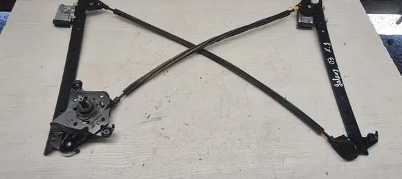Rear door manual window regulator