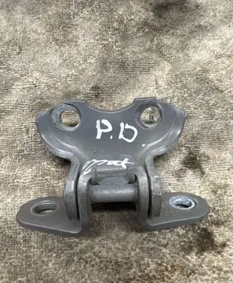 Toyota RAV 4 (XA50) Front door lower hinge 