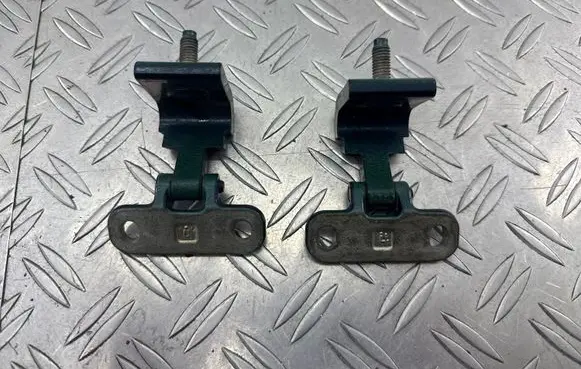 Volkswagen PASSAT B8 Loading door hinge set 38272994