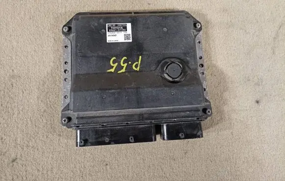 Toyota Prius (XW30) Engine control unit/module 89661-47390