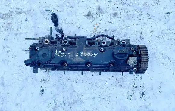 Peugeot 307 Engine head 9634963010