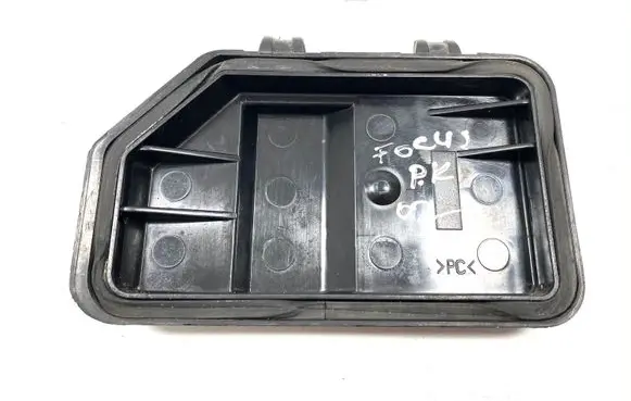 Ford Focus Headlight/headlamp dust cover