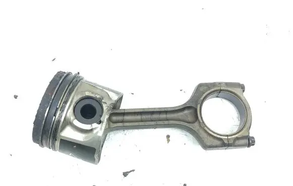 Honda CR-V Piston with connecting rod