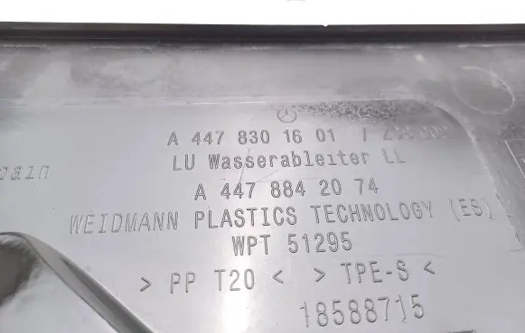 Mercedes-Benz V Class W447 Wiper trim A4478301601
