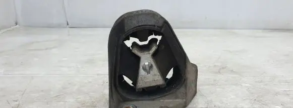 Volvo V40 Engine mount bracket 31430432 3143043231359645