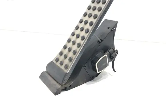 Mercedes-Benz CLS C218 X218 Accelerator throttle pedal A2223001100