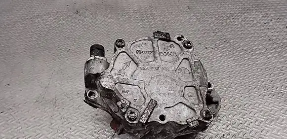 Volkswagen PASSAT B6 Vacuum pump 03L145100
