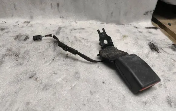 Peugeot 2008 II Rear seatbelt buckle 64C351303C