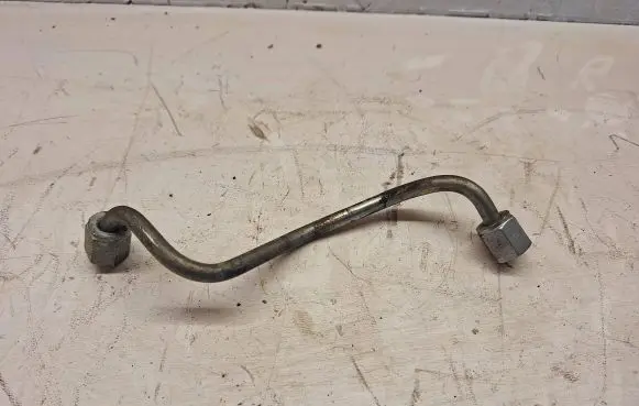 Toyota Avensis T270 Fuel injector supply line/pipe 