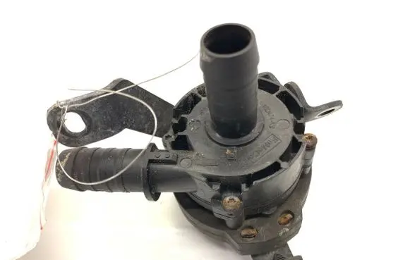 Ford Escape III Oil filter mounting bracket GV6118D473BB