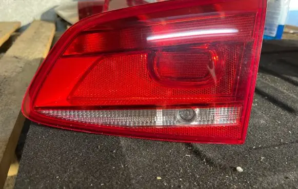Tailgate rear/tail lights