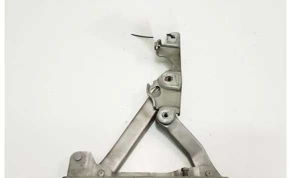 Engine bonnet/hood hinges