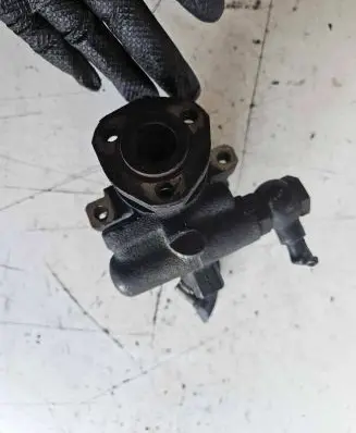 Volkswagen PASSAT B4 Power steering pump 1H0422155E