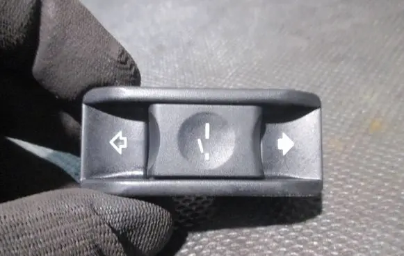 BMW 5 E60 E61 Sunroof switch 6907288 03015010 G031