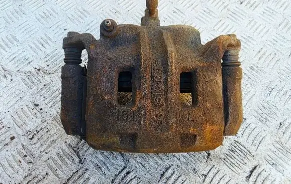 Nissan Navara D23 Front brake caliper 