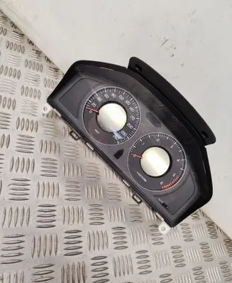 Volvo V70 Speedometer (instrument cluster) 31270899AA