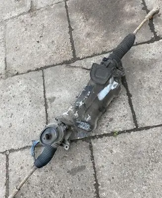 Volkswagen Golf V Steering rack