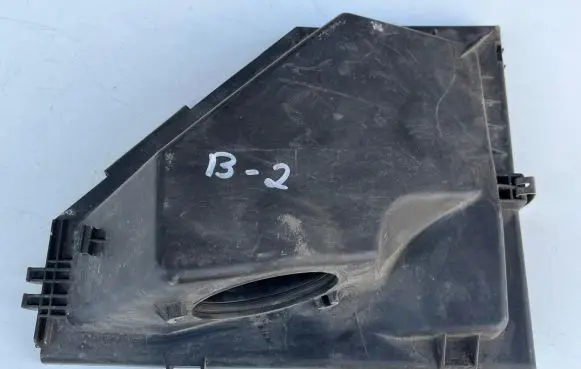 BMW 1 E81 E87 Air filter box cover 70315899