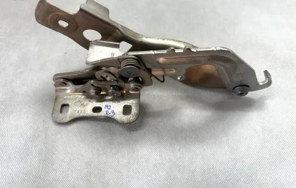 Mercedes-Benz CLA C118 X118 Engine bonnet/hood hinges A1778801100 ES03 136B