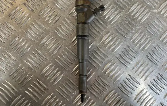 BMW X3 E83 Fuel injector 7793836 9445110