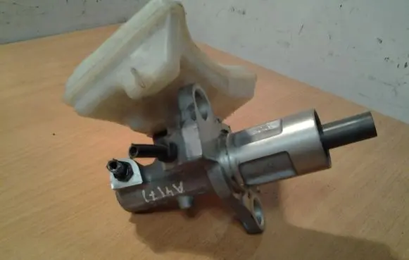 Audi A4 S4 B7 8E 8H Master brake cylinder 8E0611301G