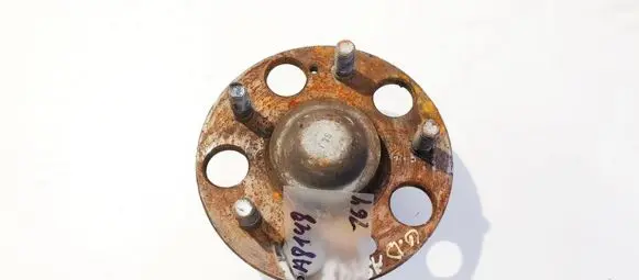 Rear wheel hub