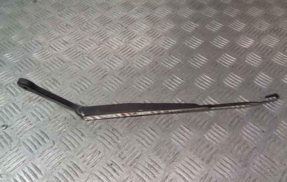 Nissan Sunny B15 Front wiper blade arm