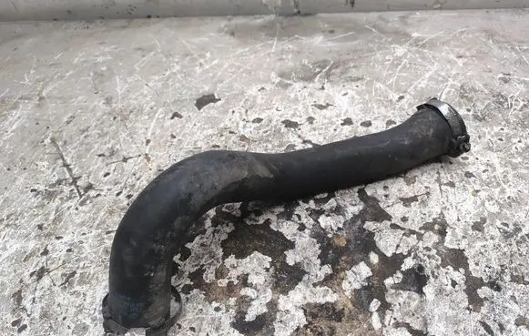Volkswagen Touareg I Intercooler hose/pipe 7L6145737B