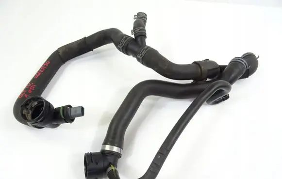 Engine coolant pipe/hose