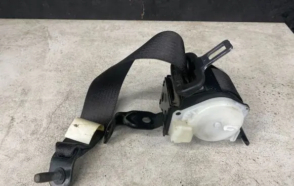 Opel Insignia A Rear seatbelt 13288436 25022010 M203