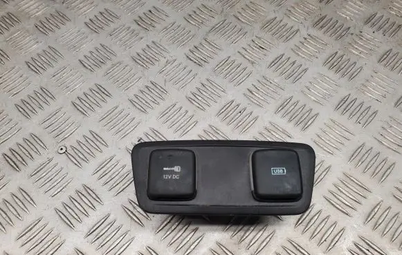 Chrysler Pacifica USB socket connector 68229847AA