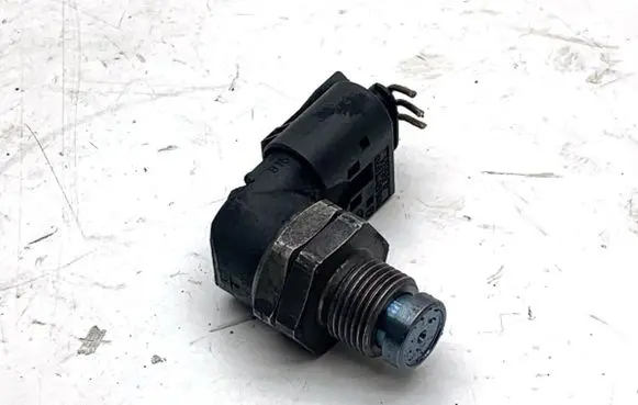 BMW 5 E60 E61 Fuel pressure sensor 0281002497