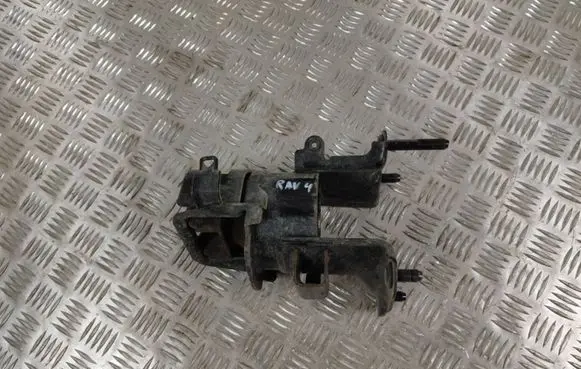 Toyota RAV 4 (XA50) Engine mount bracket