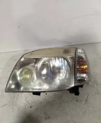 Nissan X-Trail T30 Headlight/headlamp E137511