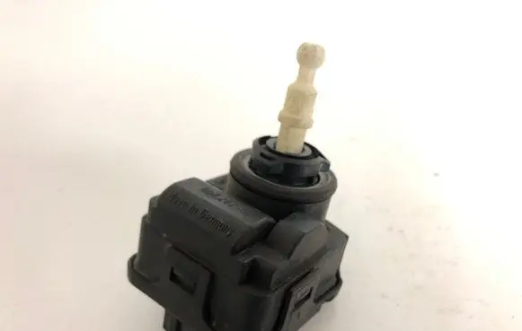 Volkswagen Golf III Headlight level adjustment motor 1H0941295C