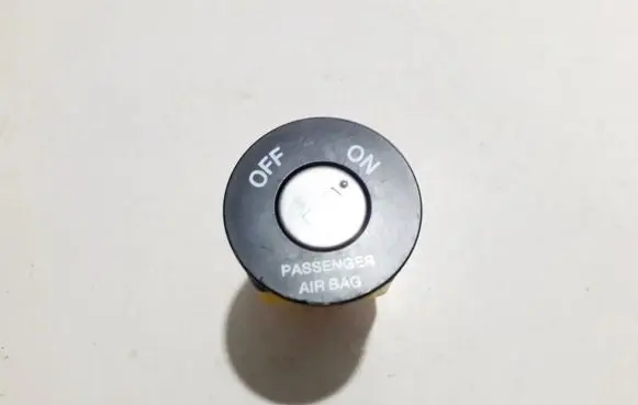 KIA Ceed Passenger airbag on/off switch 