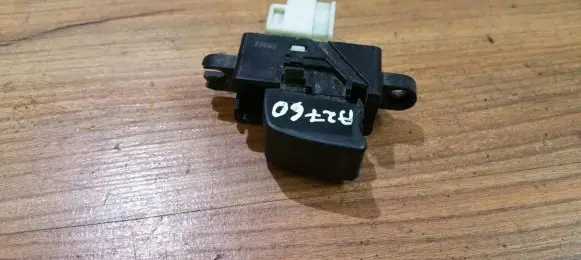 Nissan Almera N16 Electric window control switch