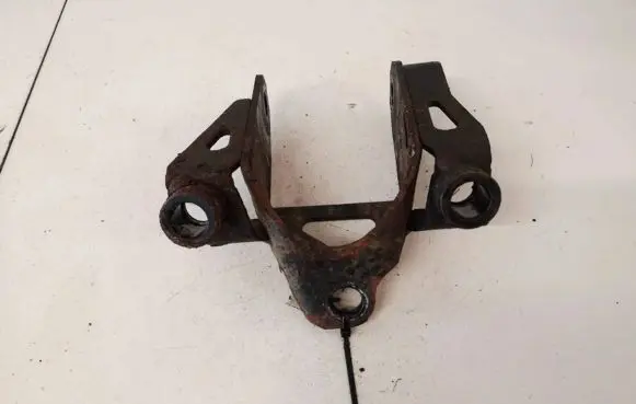 Mazda 6 Engine mounting bracket